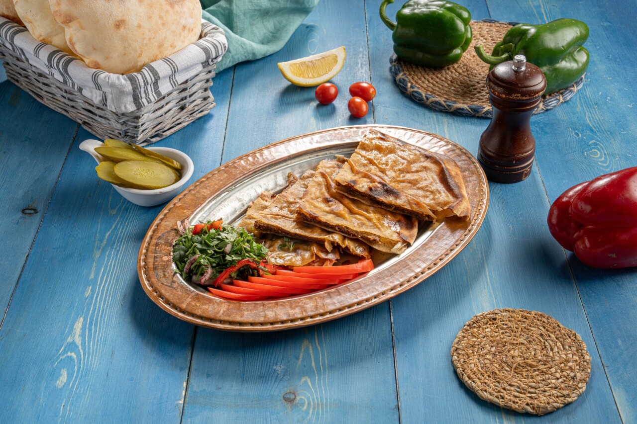 وجبة سجق بالرغيف